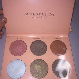 Brand new eyeshadow pallets